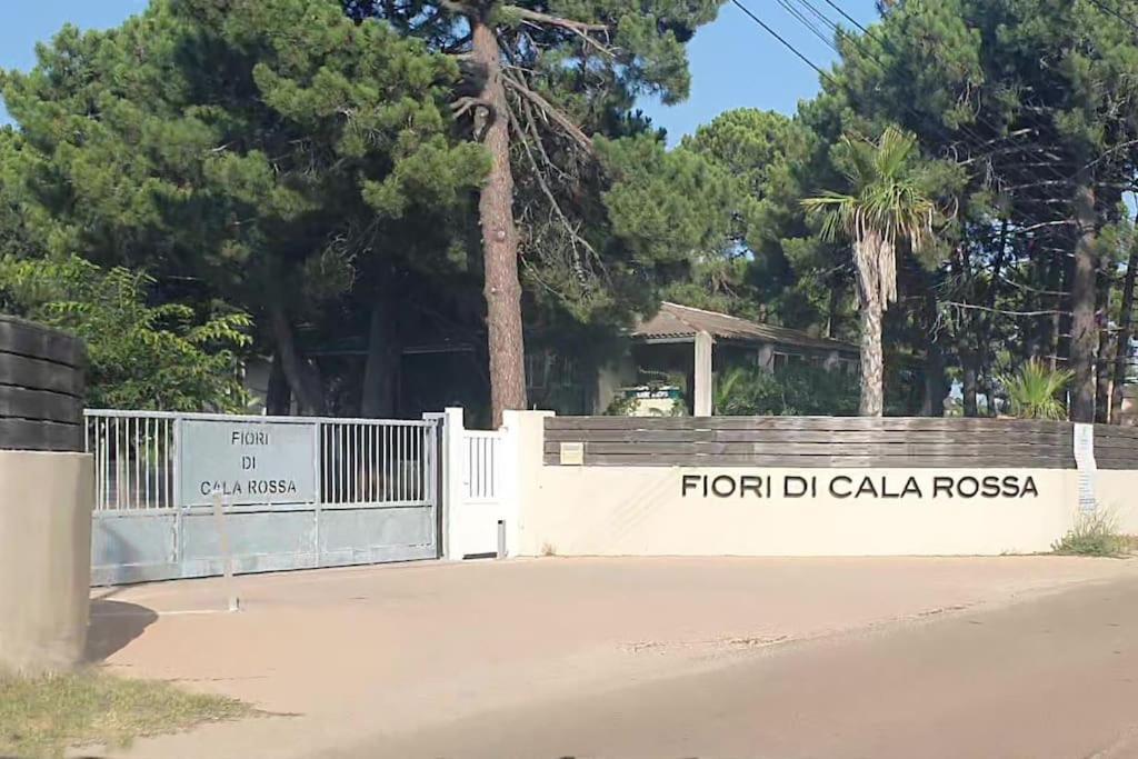 Fiori Di Cala Rossa Appartement T3 Dans Residence Hotelliere Chez Virginie Lecci Esterno foto
